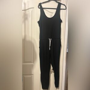 Vuori Jet Black Activewear
